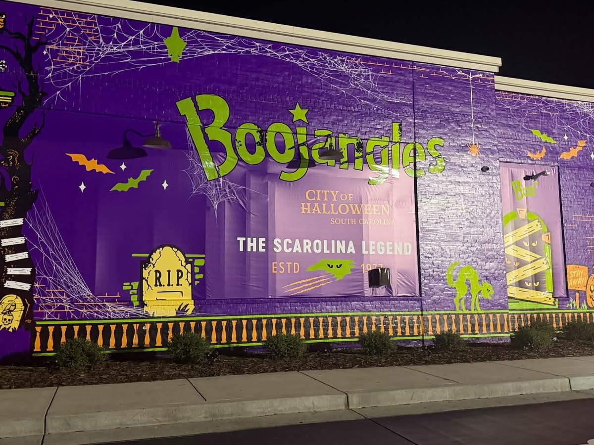 Bojangles in Conway SC at night
