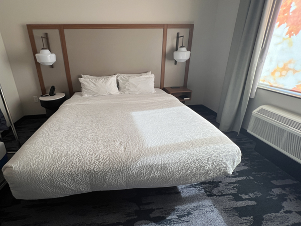 hotel bedoroom
