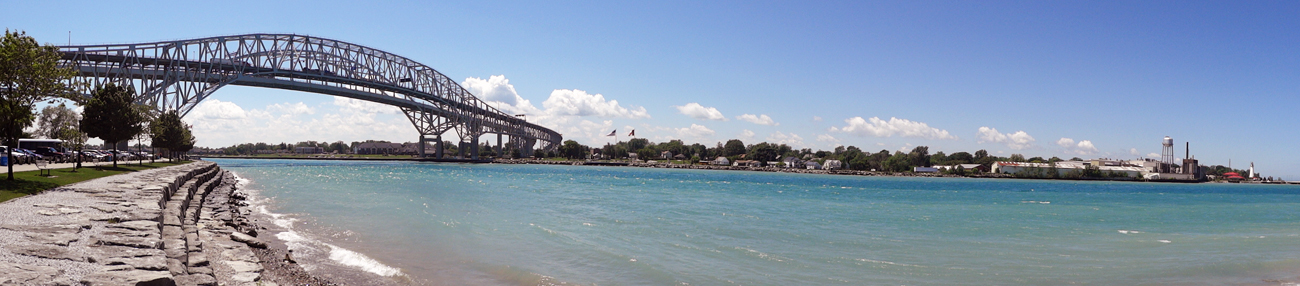 panorama of the Bluewater Bridge and a lighthouse