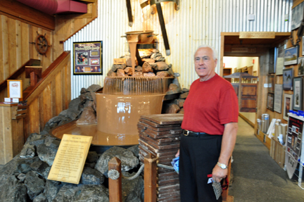Lee Duquette and the largest chocolate waterfall in the world