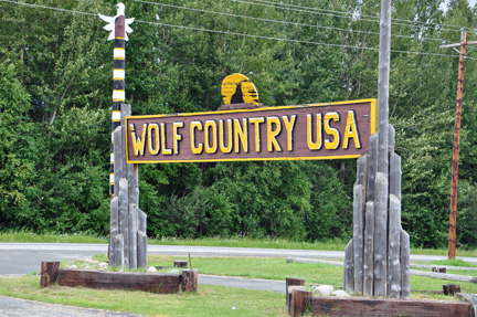 sign - Wolf Country USA