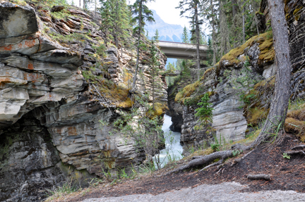 Looking from lower viewpoint uowards towards the falls