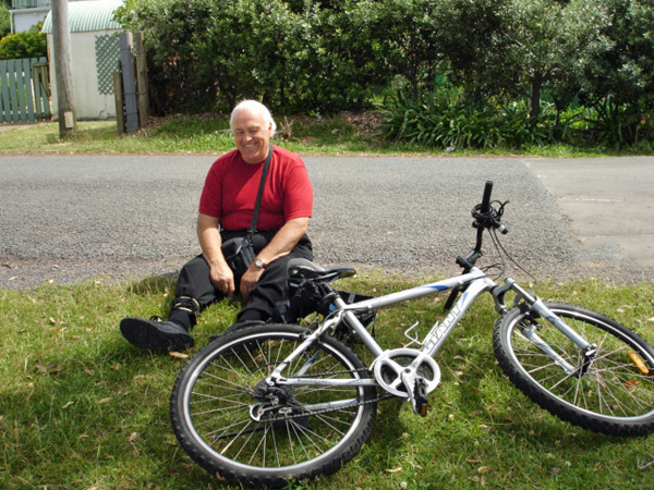 Lee Duquette fell off the bicycle