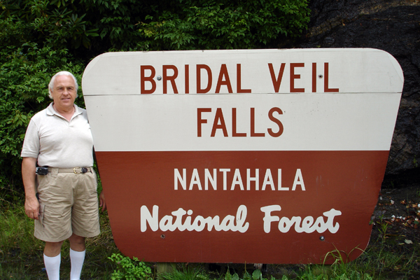 Lee Duquette at the Bridal Veil Falls sign