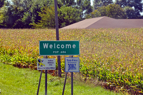 sign: Welcome - population 686