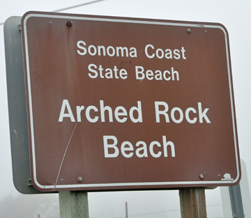 sign - Arched Rock Beach