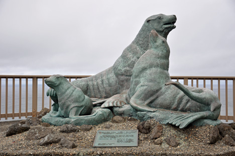 statue of sea lions