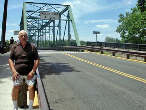 Lee by the Delaware River bridge