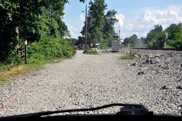 dirt road leading to the Restaurant