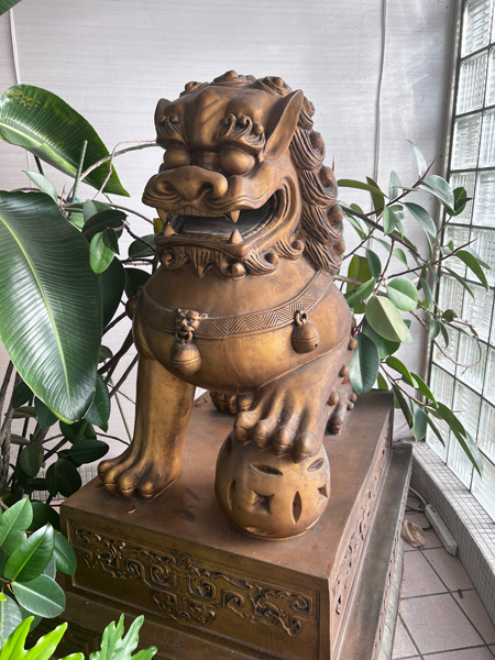 decor at Chong's